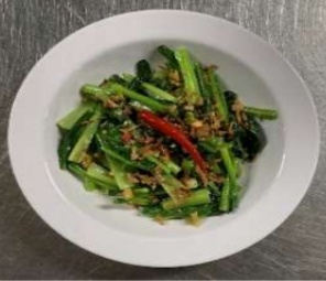 青菜のにんにく炒め 店内 完成写真