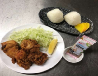 から揚げ弁当（店内用）盛り付け完成例