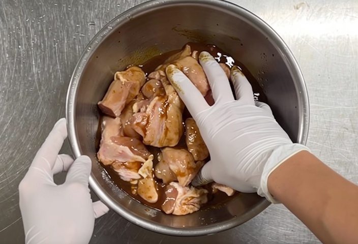 ③ムラなく揉み込む